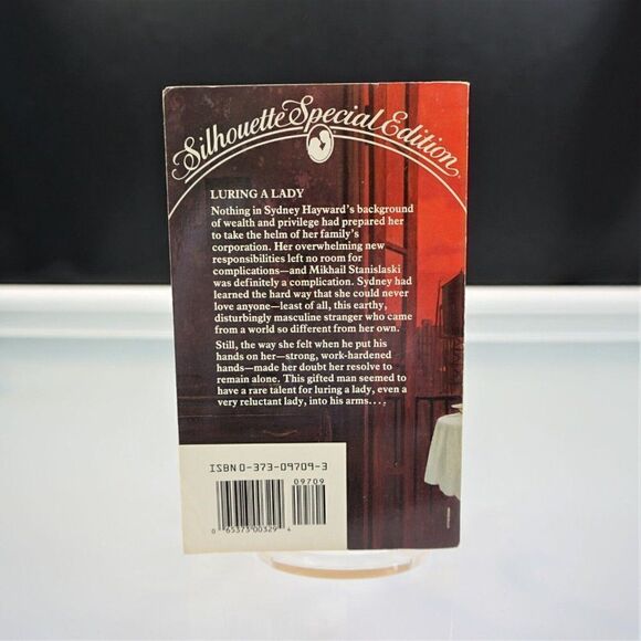 Luring a Lady By Nora Roberts 1991 Silhouette Special Edition Paperbound - Picture 2 of 5